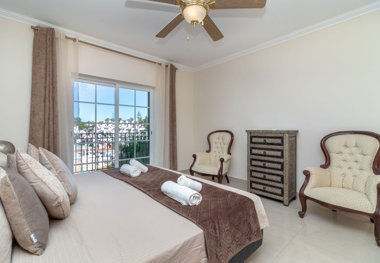 Apartment in Carvoeiro - Casa Vista Mar - 2 Bed Apt With Sea Views & Communal Pool