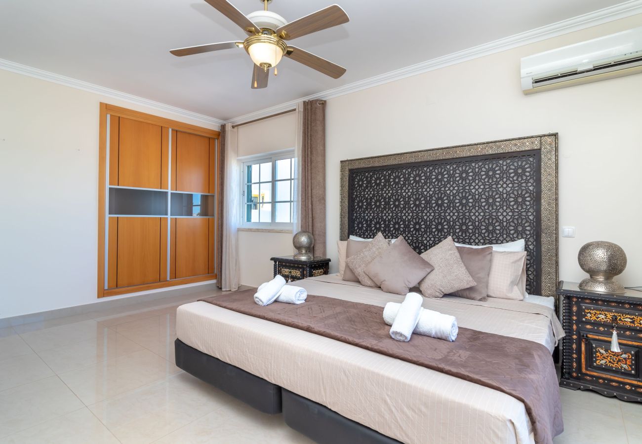 Apartment in Carvoeiro - Casa Vista Mar - 2 Bed Apt With Sea Views & Communal Pool