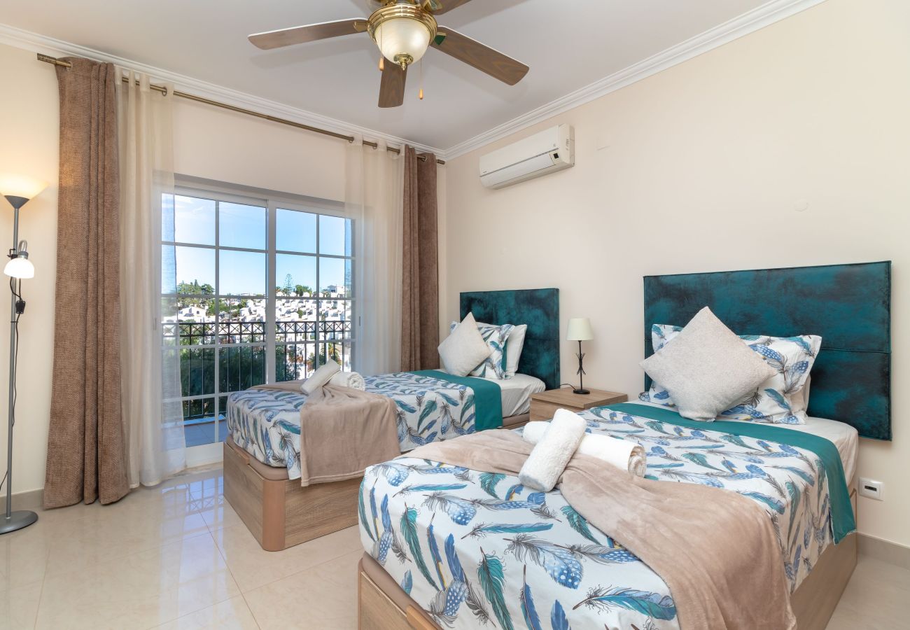 Apartment in Carvoeiro - Casa Vista Mar - 2 Bed Apt With Sea Views & Communal Pool
