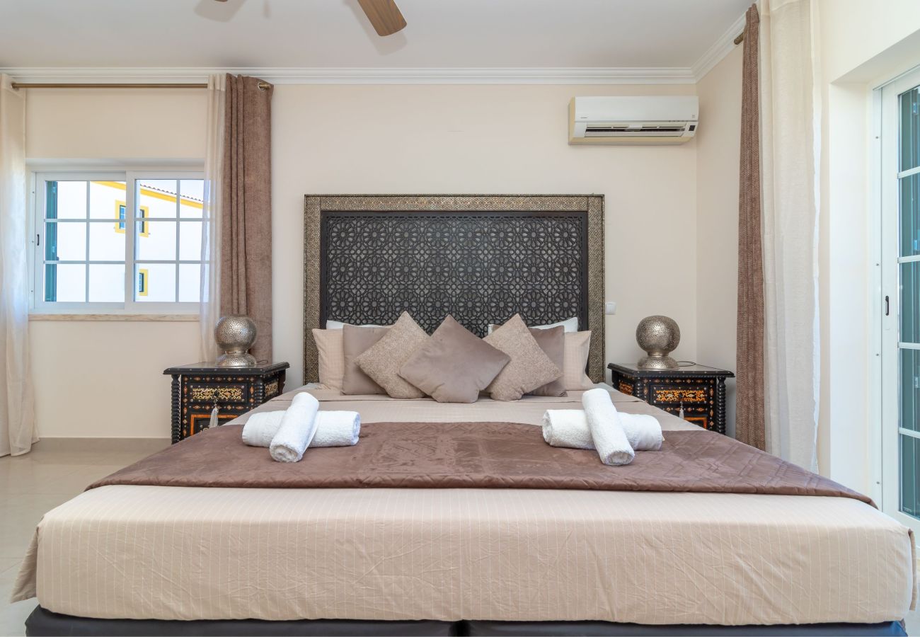 Apartment in Carvoeiro - Casa Vista Mar - 2 Bed Apt With Sea Views & Communal Pool